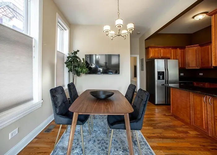 Getaway In The Heart Of Pilsen Chicago